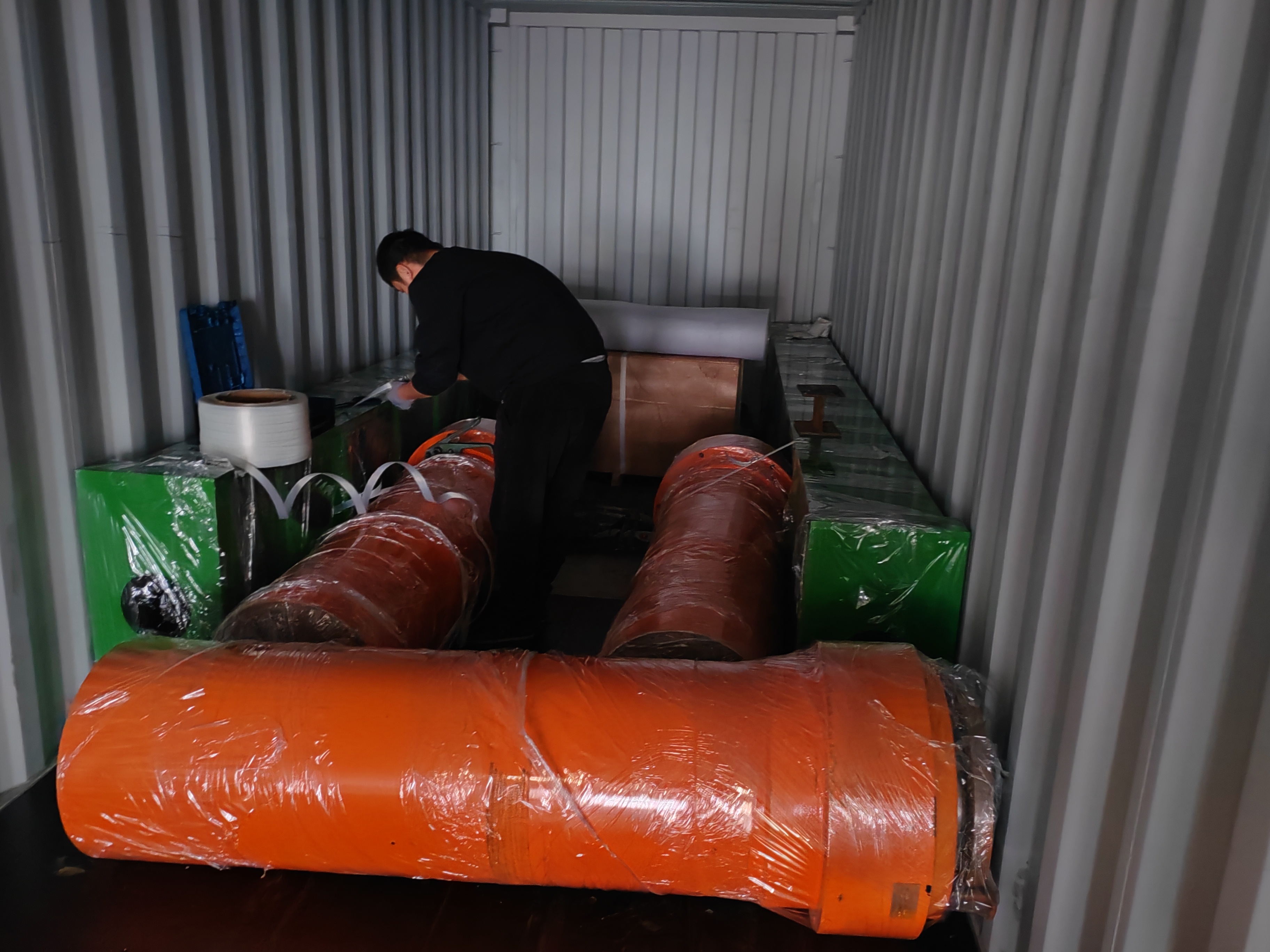 China MINGHUNG plywood machine loading to Ukraine