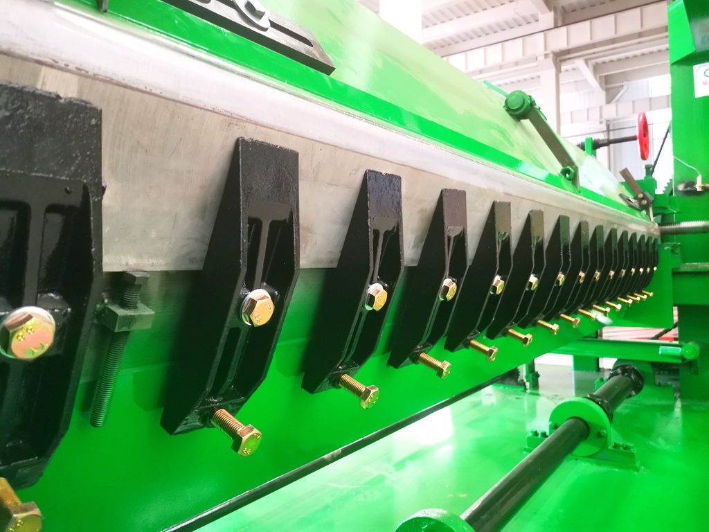 Details of the veneer peeling machine