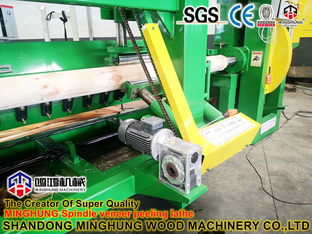 Spindle veneer peeling lathe