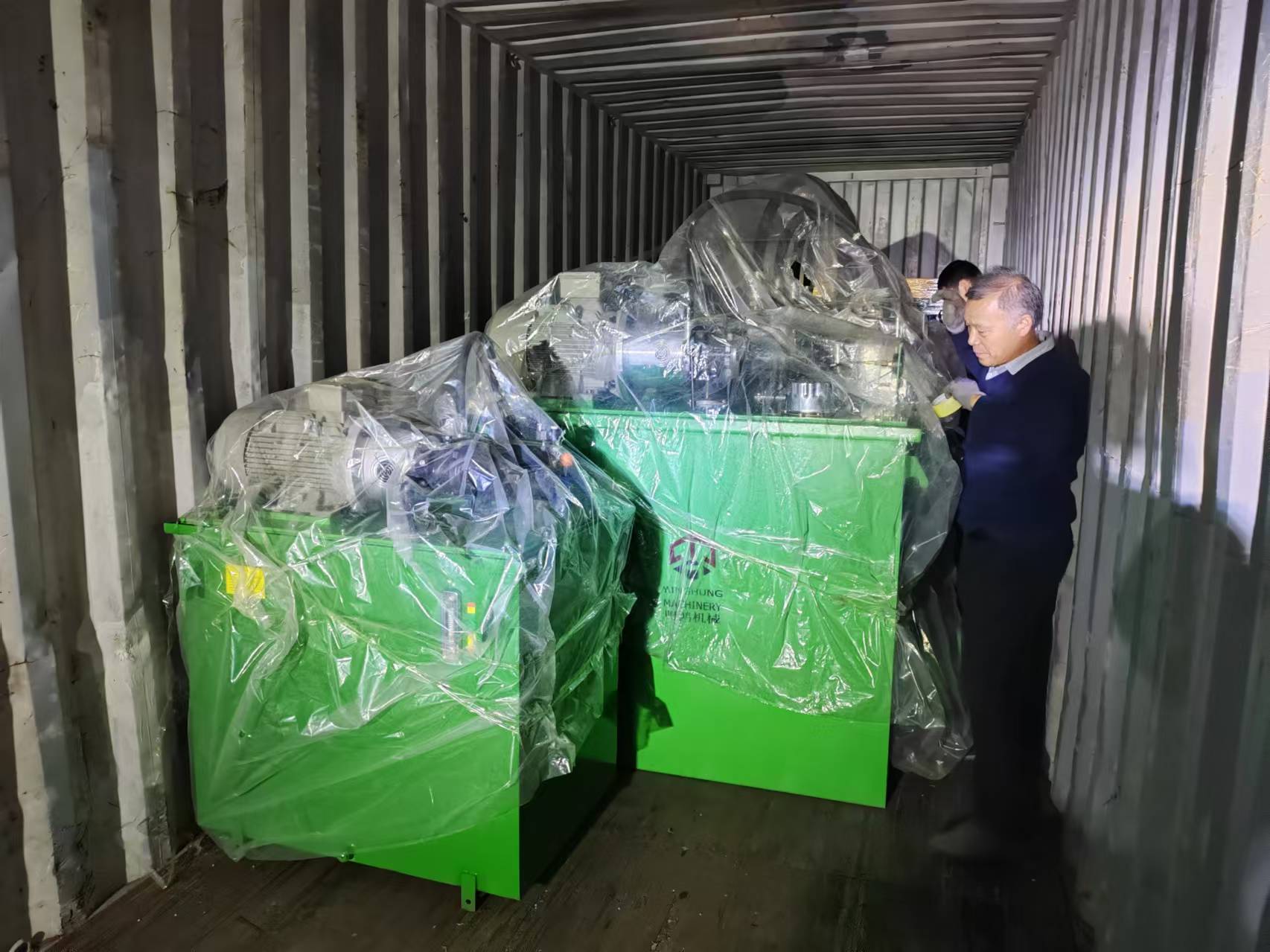 minghung press machine loading