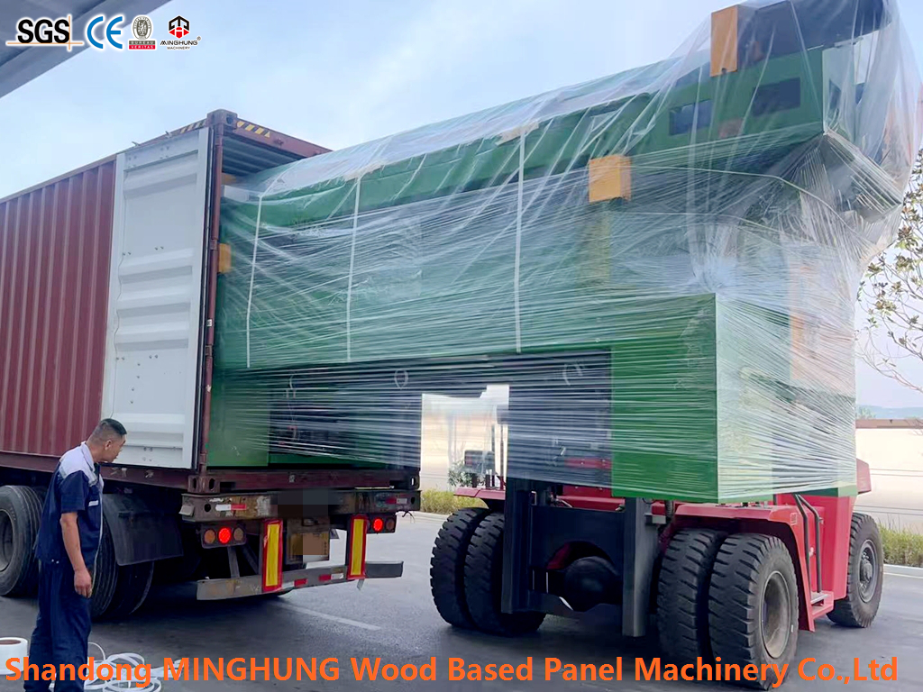 wood debarker loading