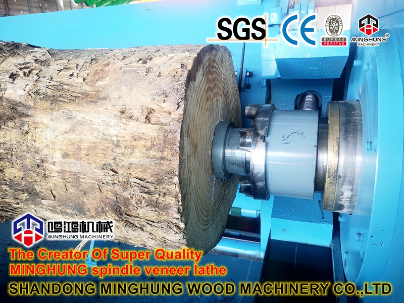 Log peeling machine