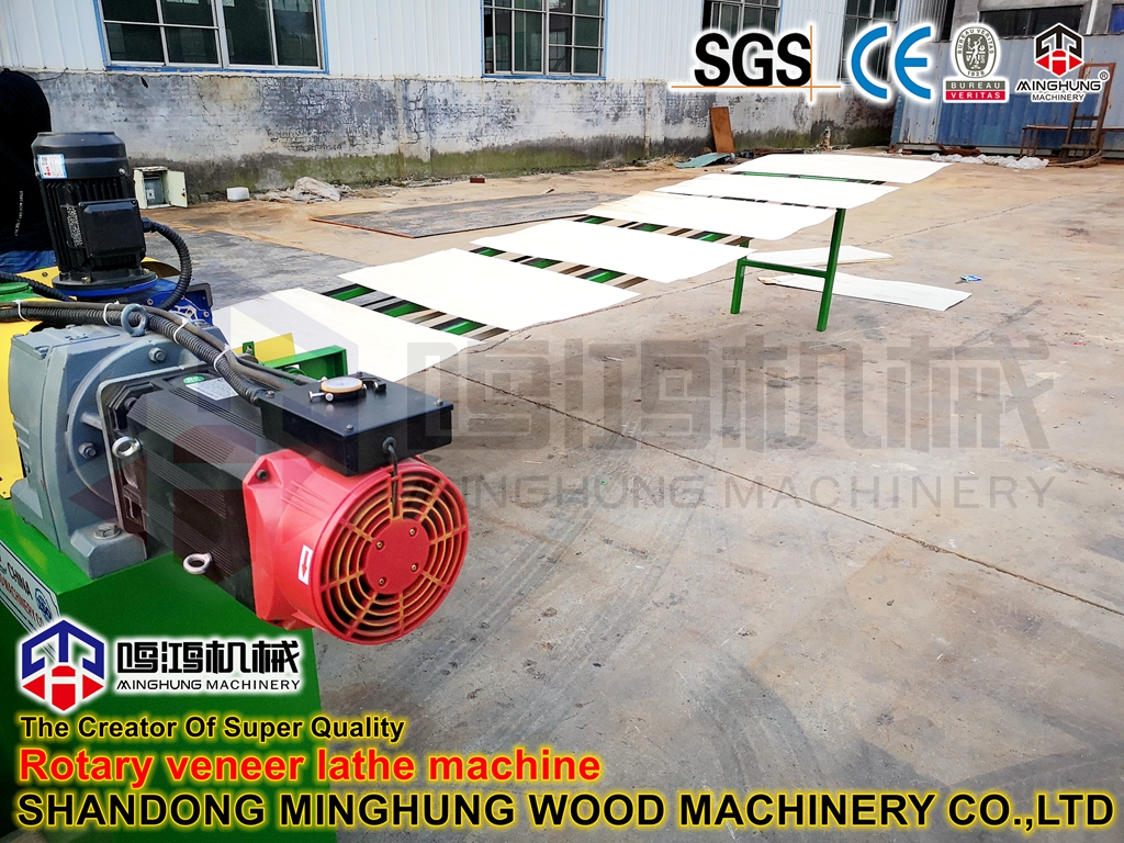 The spindleless veneer peeling machine uses a servo motor for feeding, and the servo motor is controlled by a servo inverter to control the operation of the machine with high precision, Rotating veneer peeling machine