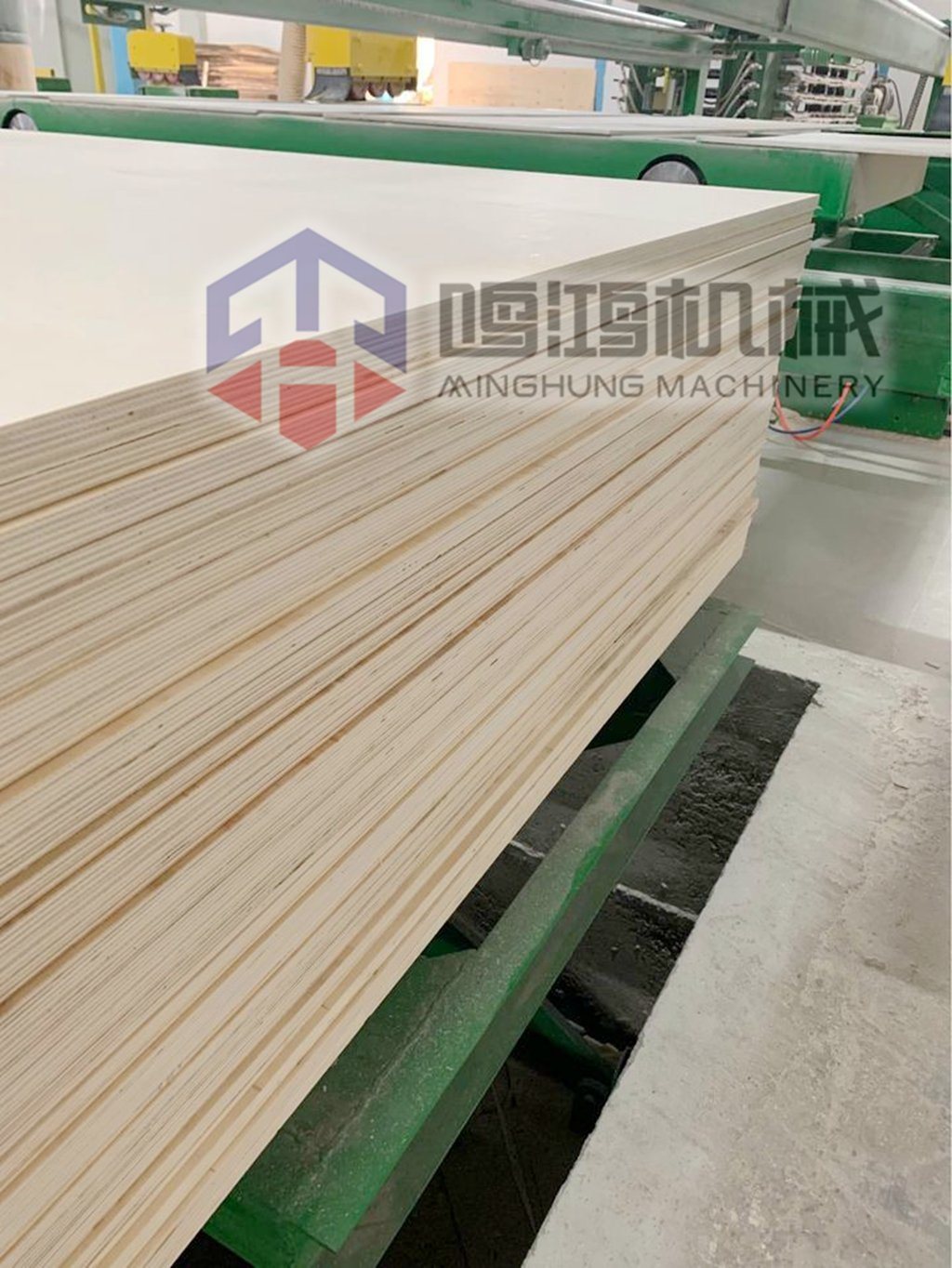Plywood Edge Cutting Saw with Infrared Guide