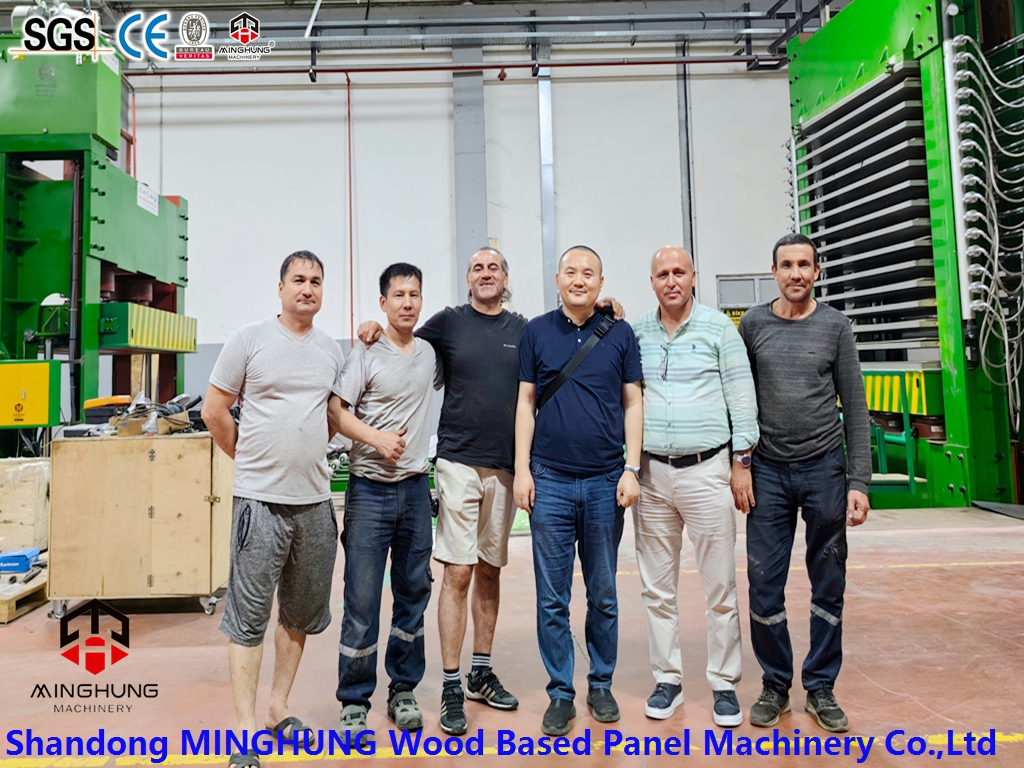 MINGHUNG Visiting the customers factory